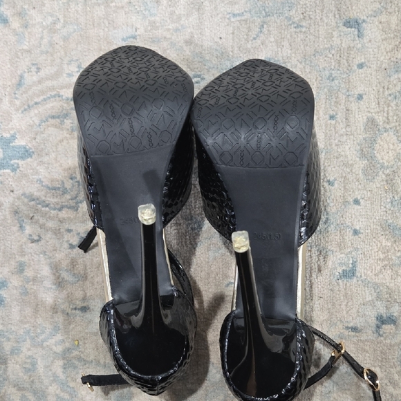 Black Textured Platform Heels - Picture 6 of 6